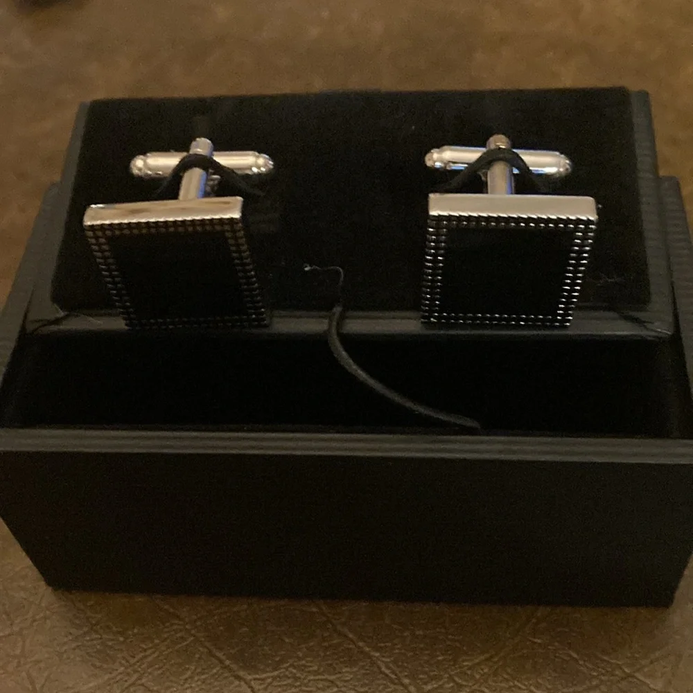 LINK UP cufflinks with black and antique border